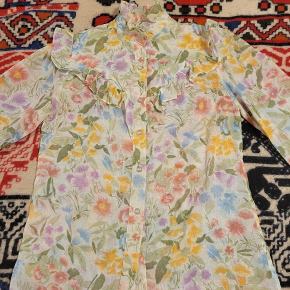 Darling handmade blouse 🌸 - Picture 3 of 5